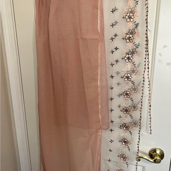 Scarves - Picture 10 of 10